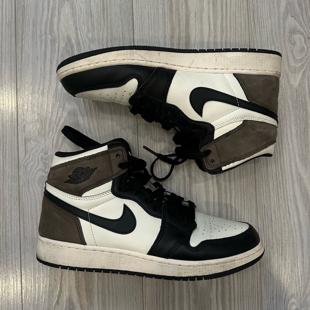 Air Jordan 1 Retro High OG GS ‘Dark Mocha’